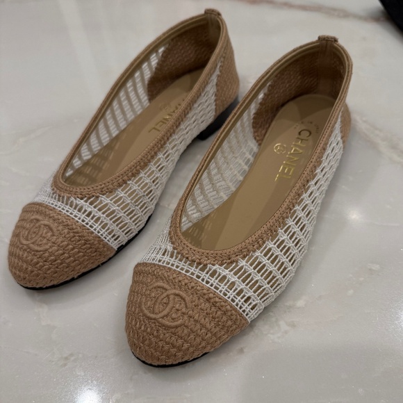 Chanel White and Beige Raffia Flats Size 38 - Picture 2 of 8